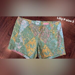 Lilly Pulitzer Sundance print size 2  Women's Green and Yellow Patterned Shorts